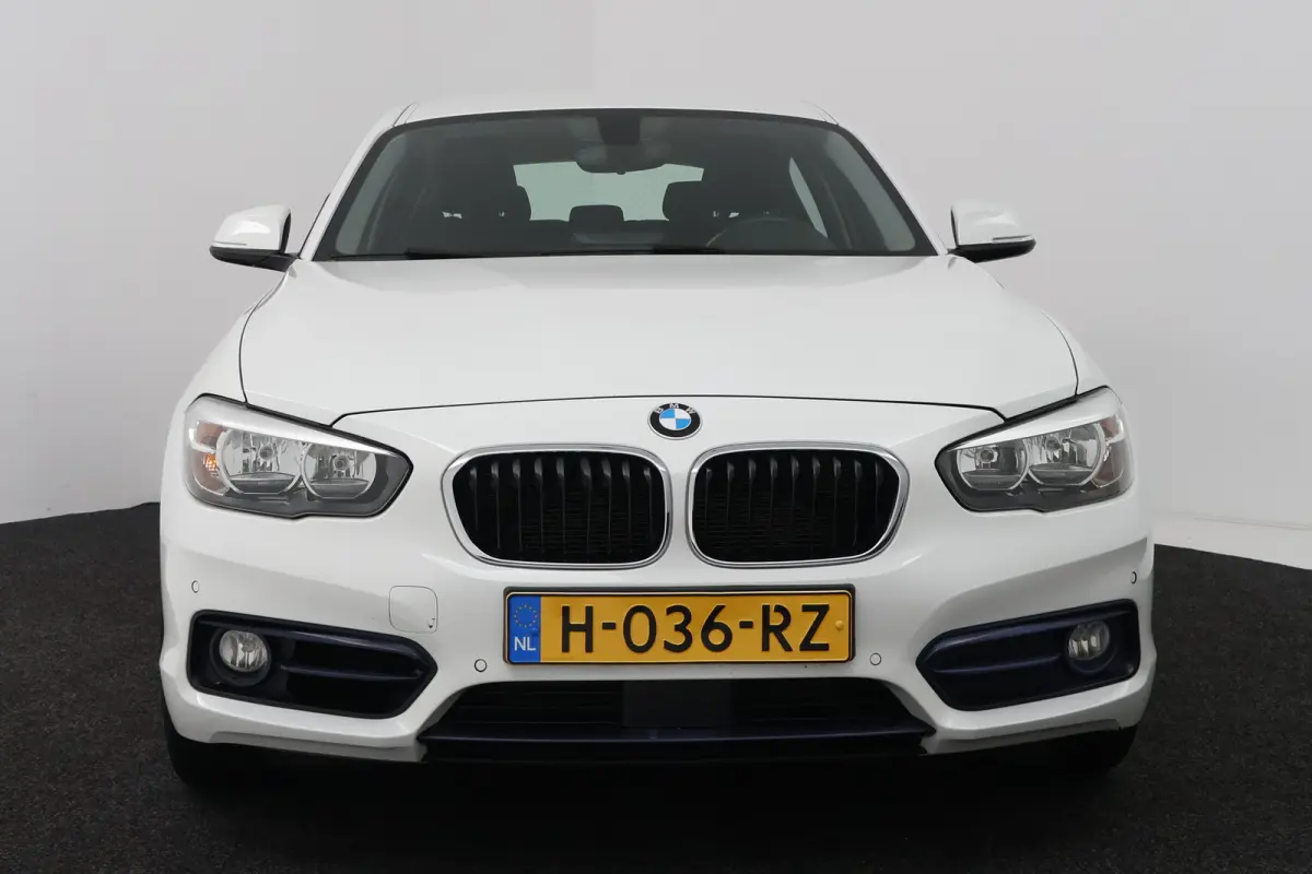 118i Corporate Lease (STOELVERWARMING, NAVIGATIE, CRUISE CONTROL, PARKEERSENSOREN)