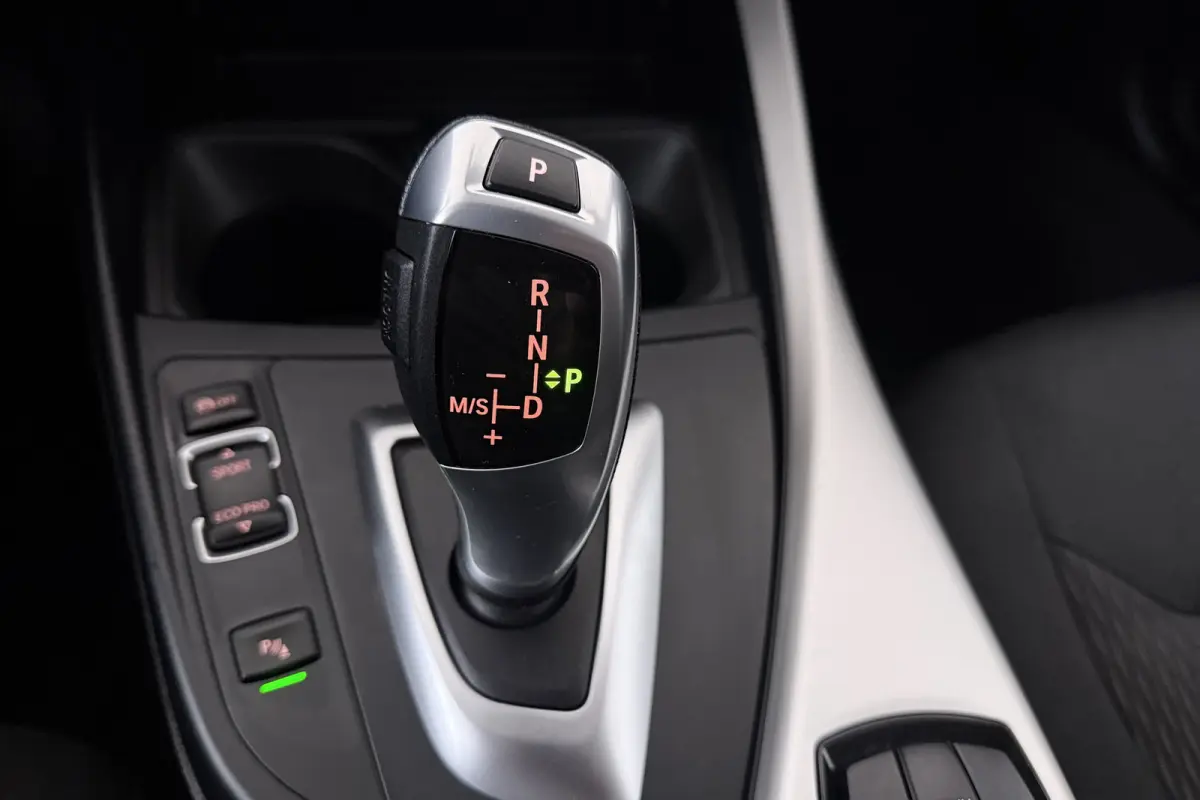 118i Corporate Lease (STOELVERWARMING, NAVIGATIE, CRUISE CONTROL, PARKEERSENSOREN)