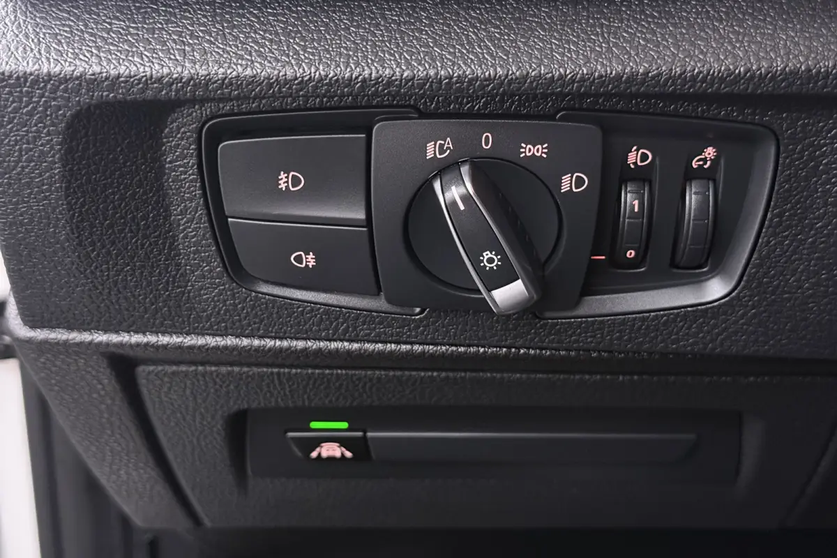 118i Corporate Lease (STOELVERWARMING, NAVIGATIE, CRUISE CONTROL, PARKEERSENSOREN)