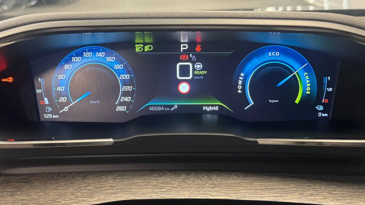 1.6 HYBRID 225PK GT PACK AUTOMAAT / NAVI / LEDER / CLIMA / PDC / 18" LMV / CAMERA / KEYLESS / PANO. DAK  / I-COCKPIT / FULL-LED / WINTERPAKKET / FOCAL AUDIO / ADAPT. CRUISECONTROL / FULL-OPT