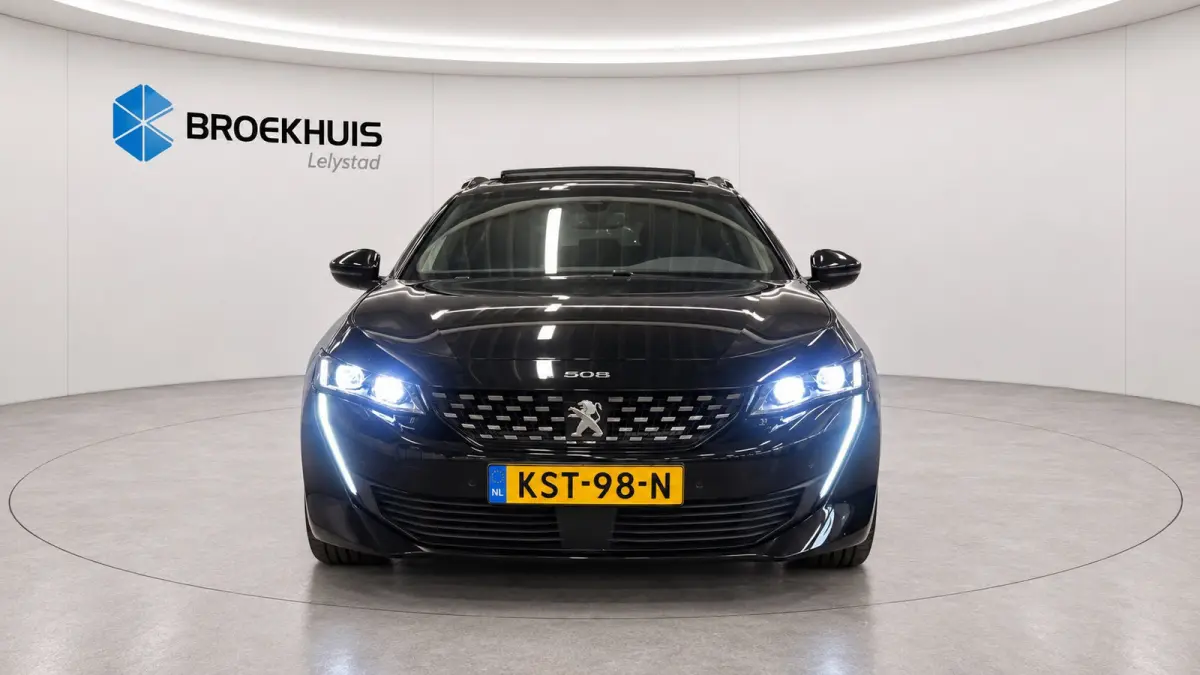 1.6 HYBRID 225PK GT PACK AUTOMAAT / NAVI / LEDER / CLIMA / PDC / 18" LMV / CAMERA / KEYLESS / PANO. DAK  / I-COCKPIT / FULL-LED / WINTERPAKKET / FOCAL AUDIO / ADAPT. CRUISECONTROL / FULL-OPT