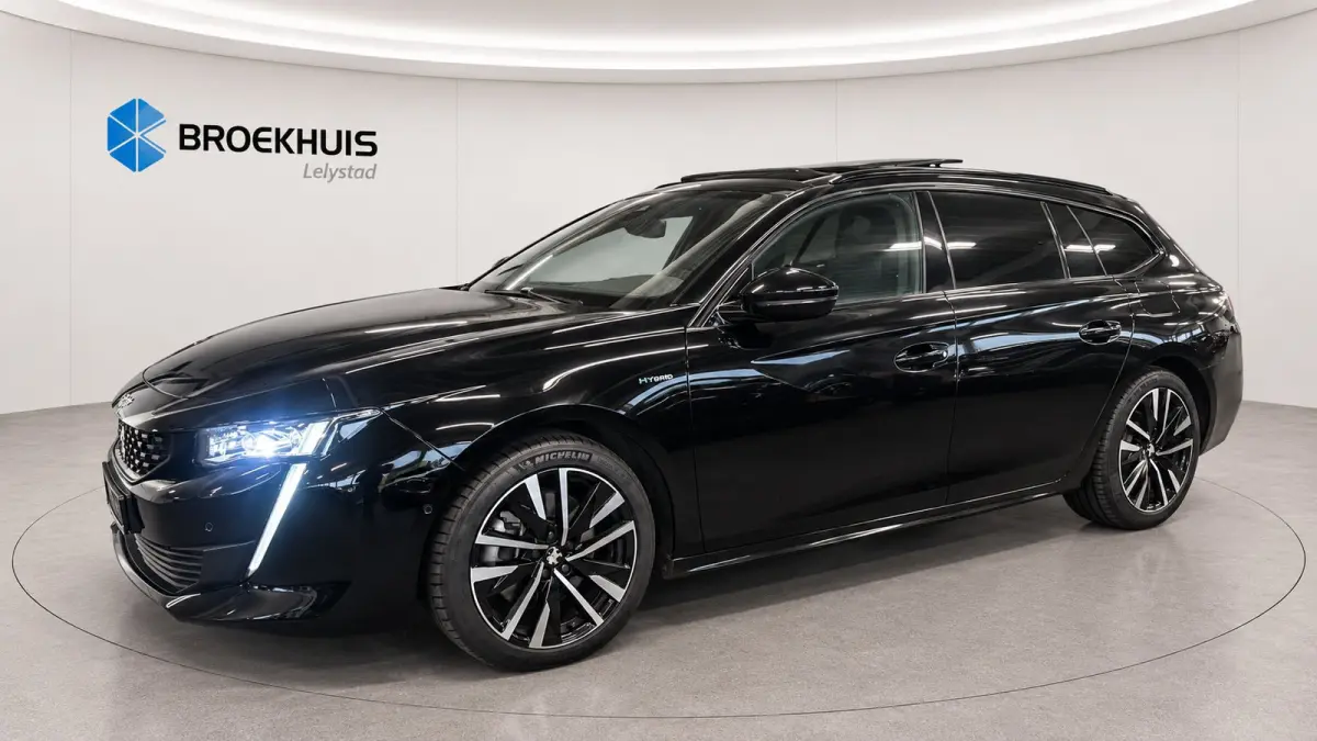 1.6 HYBRID 225PK GT PACK AUTOMAAT / NAVI / LEDER / CLIMA / PDC / 18" LMV / CAMERA / KEYLESS / PANO. DAK  / I-COCKPIT / FULL-LED / WINTERPAKKET / FOCAL AUDIO / ADAPT. CRUISECONTROL / FULL-OPT