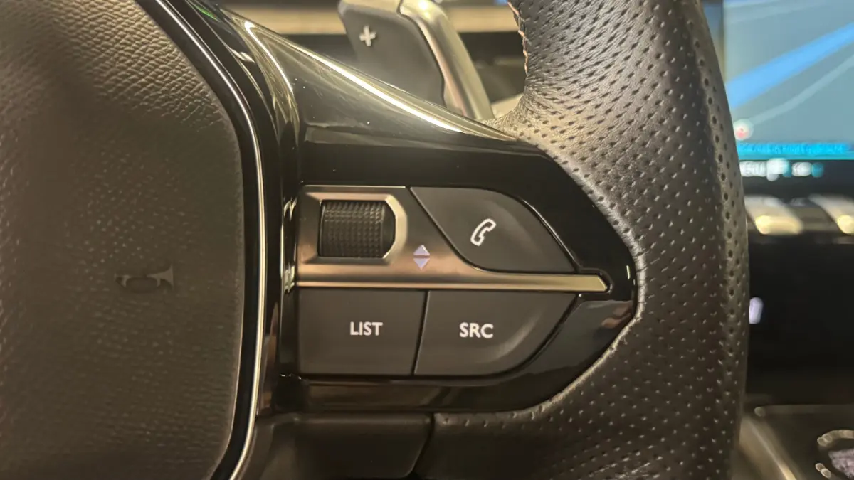1.6 HYBRID 225PK GT PACK AUTOMAAT / NAVI / LEDER / CLIMA / PDC / 18" LMV / CAMERA / KEYLESS / PANO. DAK  / I-COCKPIT / FULL-LED / WINTERPAKKET / FOCAL AUDIO / ADAPT. CRUISECONTROL / FULL-OPT