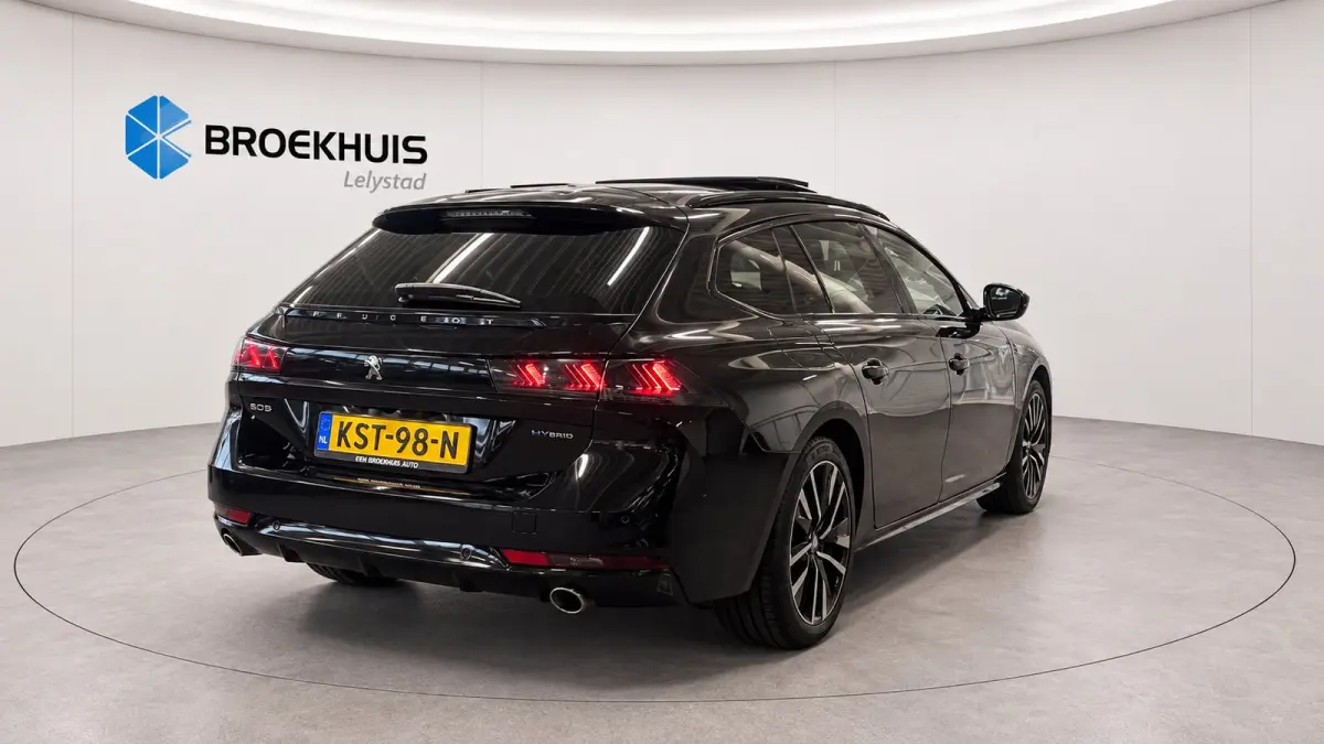 1.6 HYBRID 225PK GT PACK AUTOMAAT / NAVI / LEDER / CLIMA / PDC / 18" LMV / CAMERA / KEYLESS / PANO. DAK  / I-COCKPIT / FULL-LED / WINTERPAKKET / FOCAL AUDIO / ADAPT. CRUISECONTROL / FULL-OPT