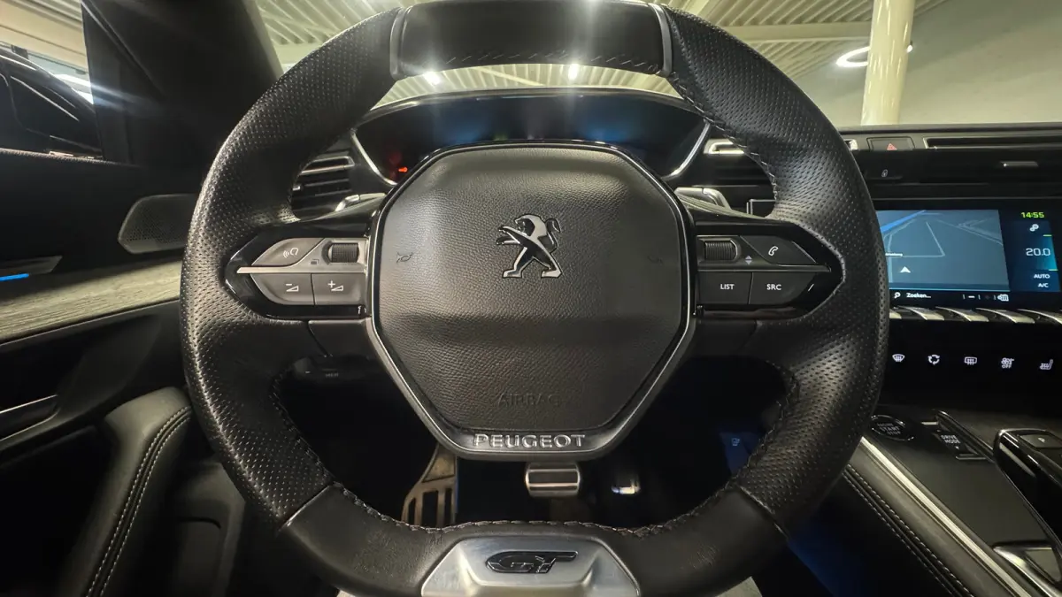 1.6 HYBRID 225PK GT PACK AUTOMAAT / NAVI / LEDER / CLIMA / PDC / 18" LMV / CAMERA / KEYLESS / PANO. DAK  / I-COCKPIT / FULL-LED / WINTERPAKKET / FOCAL AUDIO / ADAPT. CRUISECONTROL / FULL-OPT