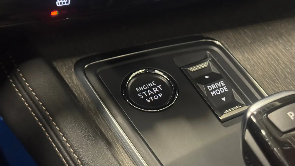 1.6 HYBRID 225PK GT PACK AUTOMAAT / NAVI / LEDER / CLIMA / PDC / 18" LMV / CAMERA / KEYLESS / PANO. DAK  / I-COCKPIT / FULL-LED / WINTERPAKKET / FOCAL AUDIO / ADAPT. CRUISECONTROL / FULL-OPT