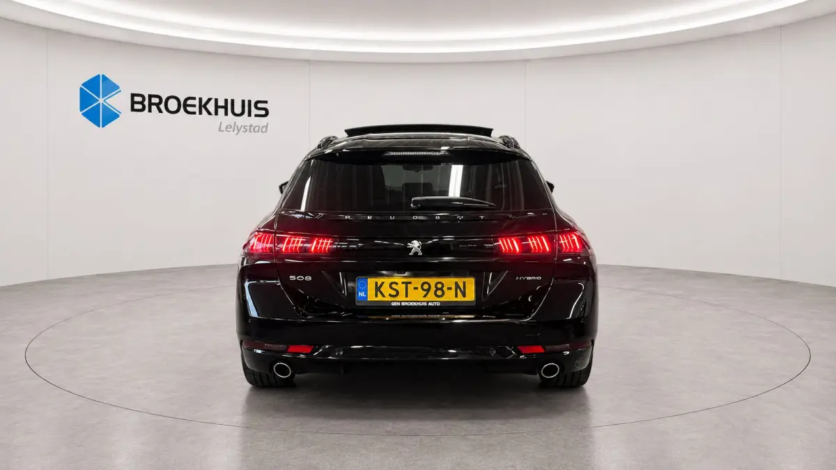 1.6 HYBRID 225PK GT PACK AUTOMAAT / NAVI / LEDER / CLIMA / PDC / 18" LMV / CAMERA / KEYLESS / PANO. DAK  / I-COCKPIT / FULL-LED / WINTERPAKKET / FOCAL AUDIO / ADAPT. CRUISECONTROL / FULL-OPT