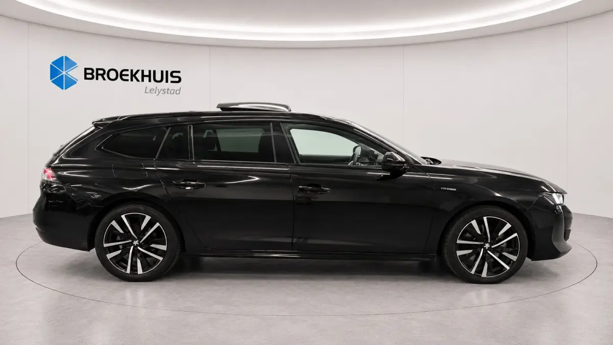 1.6 HYBRID 225PK GT PACK AUTOMAAT / NAVI / LEDER / CLIMA / PDC / 18" LMV / CAMERA / KEYLESS / PANO. DAK  / I-COCKPIT / FULL-LED / WINTERPAKKET / FOCAL AUDIO / ADAPT. CRUISECONTROL / FULL-OPT