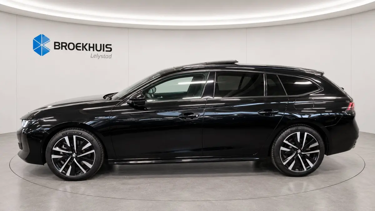 1.6 HYBRID 225PK GT PACK AUTOMAAT / NAVI / LEDER / CLIMA / PDC / 18" LMV / CAMERA / KEYLESS / PANO. DAK  / I-COCKPIT / FULL-LED / WINTERPAKKET / FOCAL AUDIO / ADAPT. CRUISECONTROL / FULL-OPT