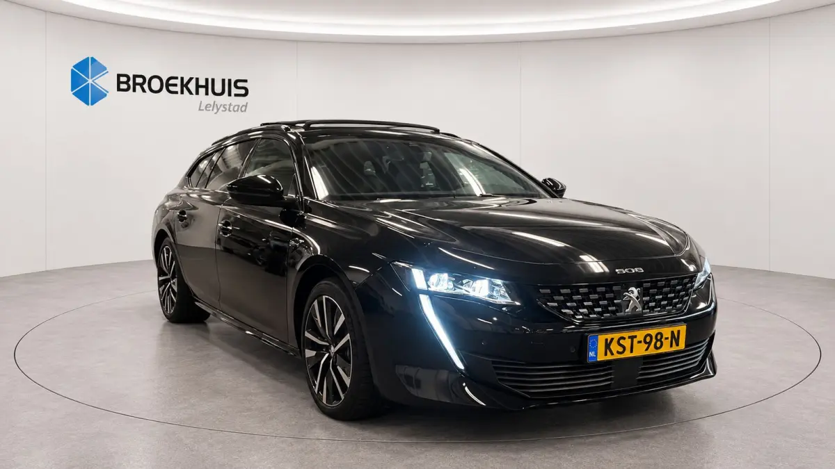1.6 HYBRID 225PK GT PACK AUTOMAAT / NAVI / LEDER / CLIMA / PDC / 18" LMV / CAMERA / KEYLESS / PANO. DAK  / I-COCKPIT / FULL-LED / WINTERPAKKET / FOCAL AUDIO / ADAPT. CRUISECONTROL / FULL-OPT