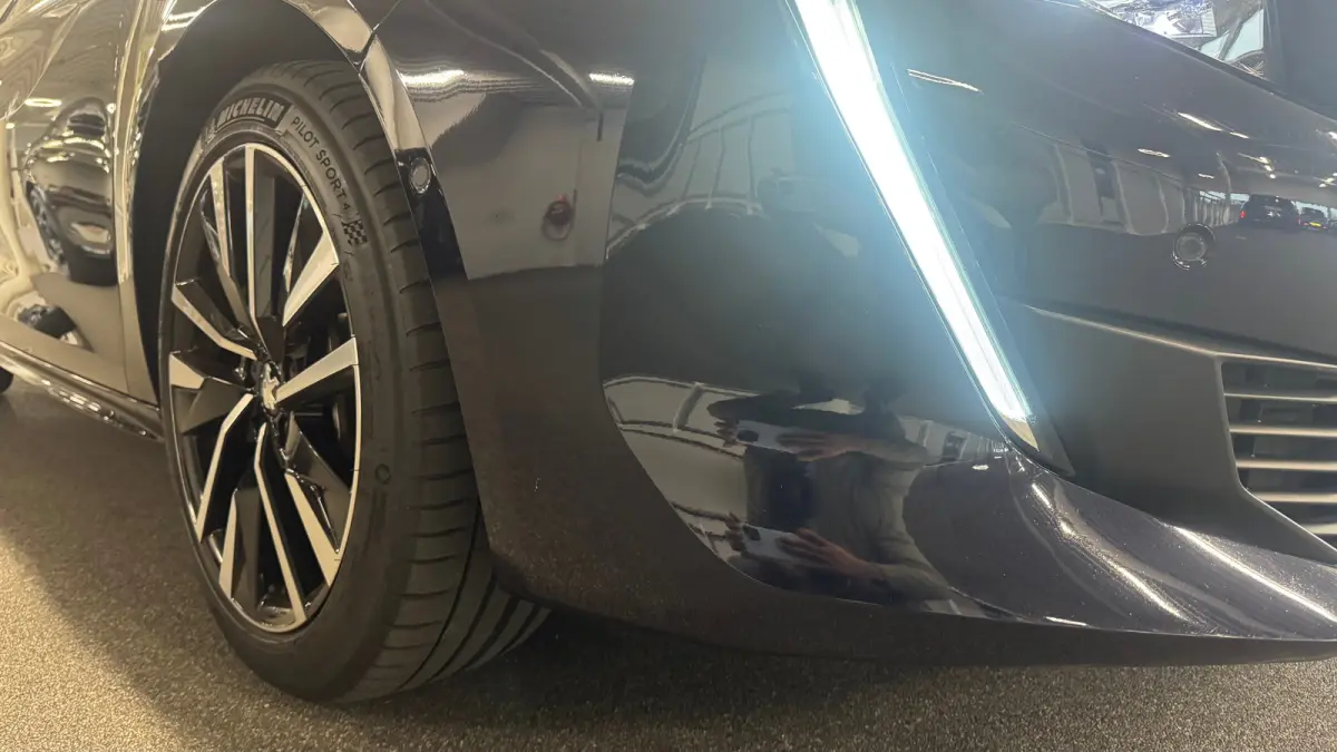 1.6 HYBRID 225PK GT PACK AUTOMAAT / NAVI / LEDER / CLIMA / PDC / 18" LMV / CAMERA / KEYLESS / PANO. DAK  / I-COCKPIT / FULL-LED / WINTERPAKKET / FOCAL AUDIO / ADAPT. CRUISECONTROL / FULL-OPT