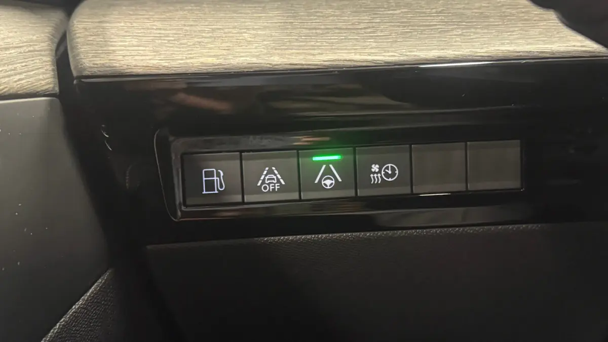 1.6 HYBRID 225PK GT PACK AUTOMAAT / NAVI / LEDER / CLIMA / PDC / 18" LMV / CAMERA / KEYLESS / PANO. DAK  / I-COCKPIT / FULL-LED / WINTERPAKKET / FOCAL AUDIO / ADAPT. CRUISECONTROL / FULL-OPT