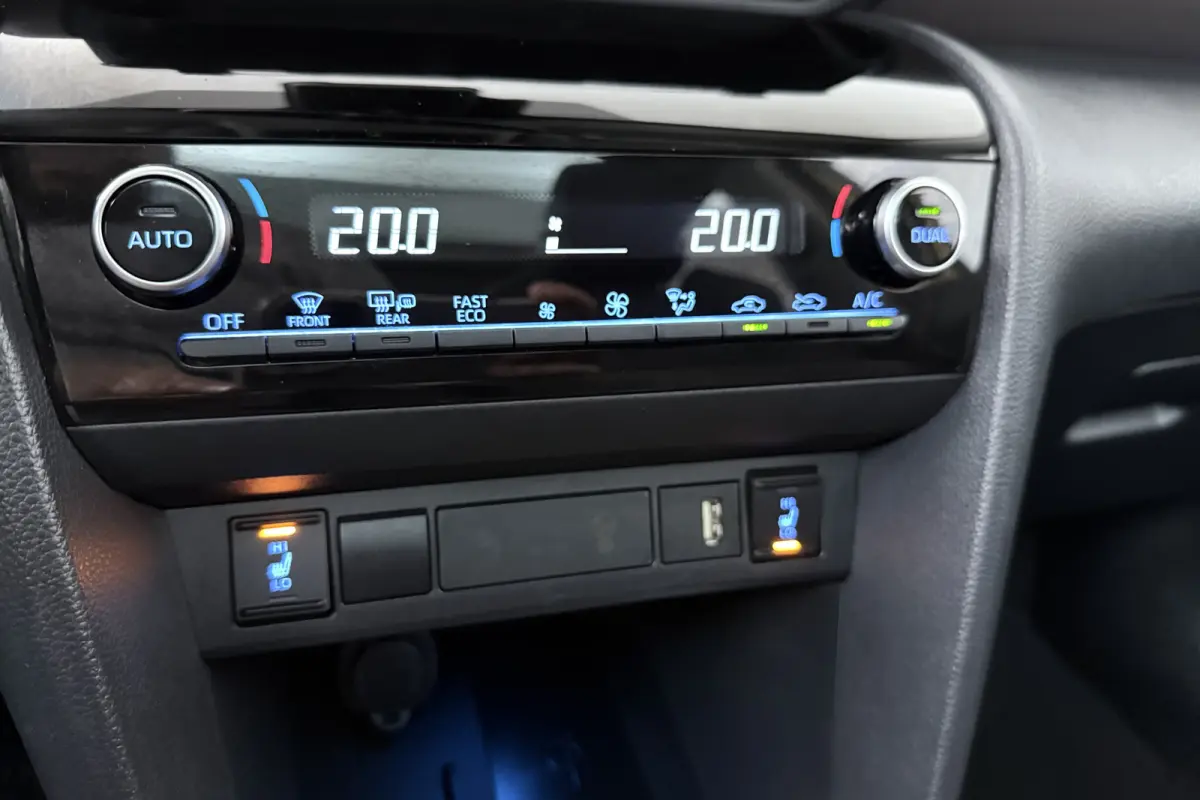 1.5 Hybrid Launch Edition (PANORAMADAK, TREKHAAK, CAMERA, STOELVERWARMING)