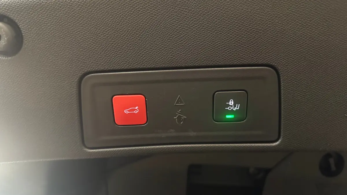 1.6 HYBRID 225PK GT PACK AUTOMAAT / NAVI / LEDER / CLIMA / PDC / 18" LMV / CAMERA / KEYLESS / PANO. DAK / I-COCKPIT / FULL-LED / WINTERPAKKET / FOCAL AUDIO / ADAPT. CRUISECONTROL / FULL-OPTI