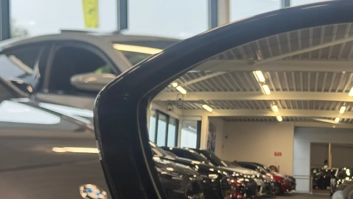 1.6 HYBRID 225PK GT PACK AUTOMAAT / NAVI / LEDER / CLIMA / PDC / 18" LMV / CAMERA / KEYLESS / PANO. DAK / I-COCKPIT / FULL-LED / WINTERPAKKET / FOCAL AUDIO / ADAPT. CRUISECONTROL / FULL-OPTI