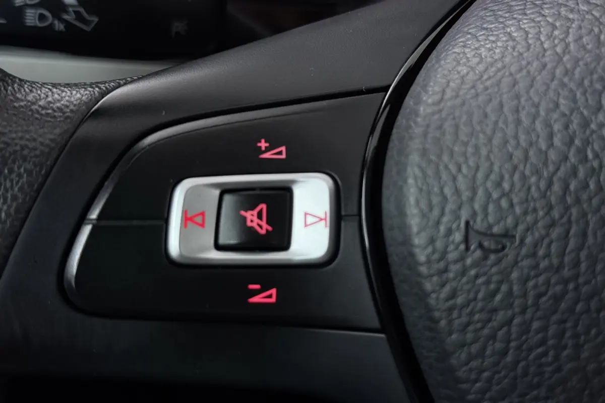1.0 TSI Beats (CAMERA, CRUISE CONTROL, NAVIGATIE CARPLAY, PARKEERSENSOREN)