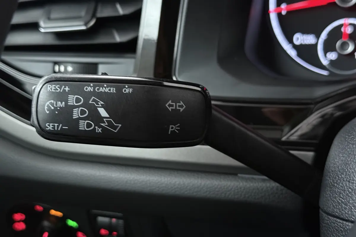1.0 TSI Beats (CAMERA, CRUISE CONTROL, NAVIGATIE CARPLAY, PARKEERSENSOREN)
