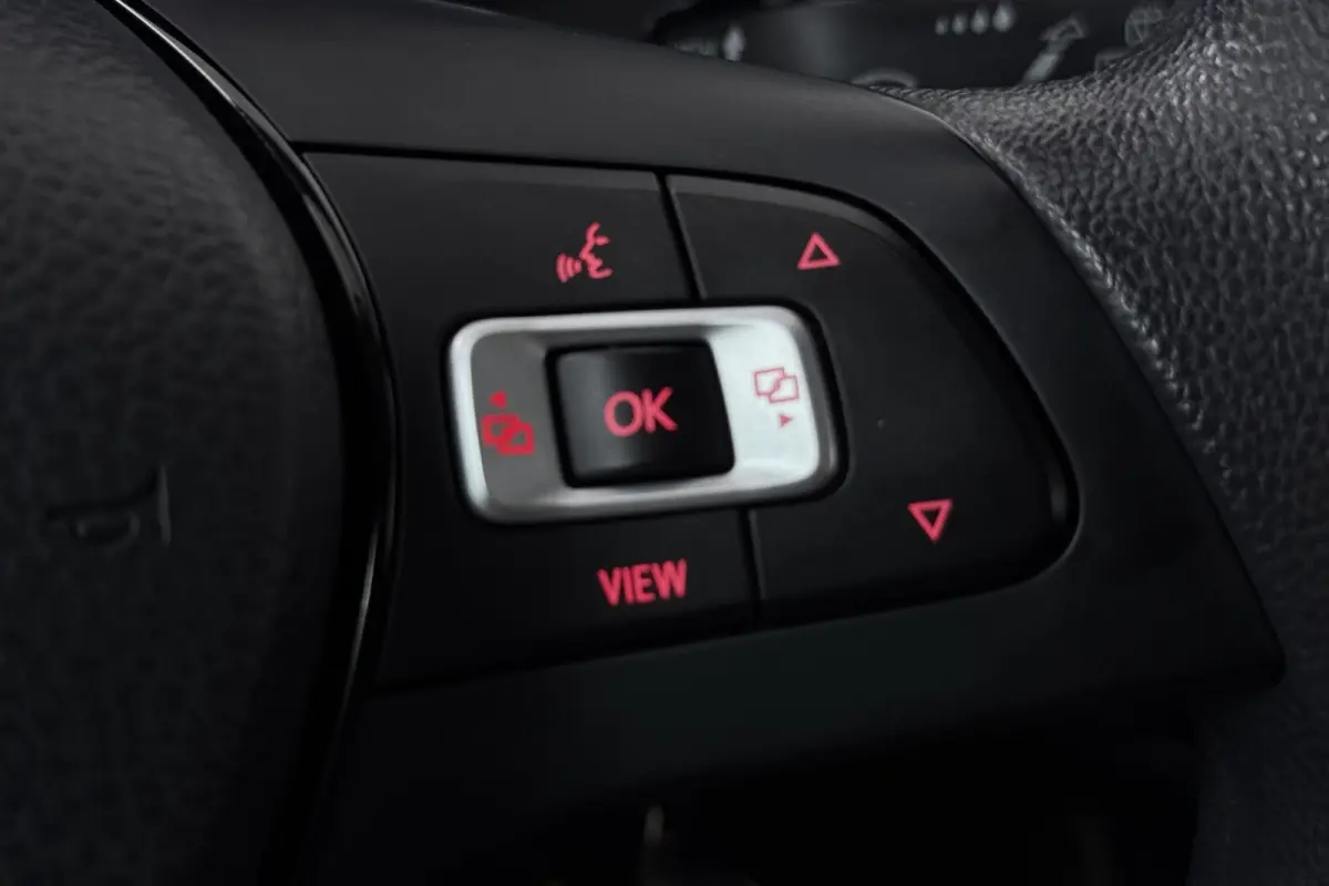 1.0 TSI Beats (CAMERA, CRUISE CONTROL, NAVIGATIE CARPLAY, PARKEERSENSOREN)