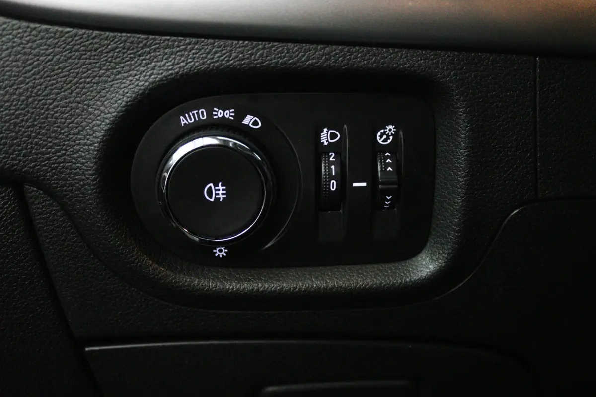 1.0 Innovation (TREKHAAK, STUUR/STOEL VERWARMING, CRUISE ADAPTIEF)