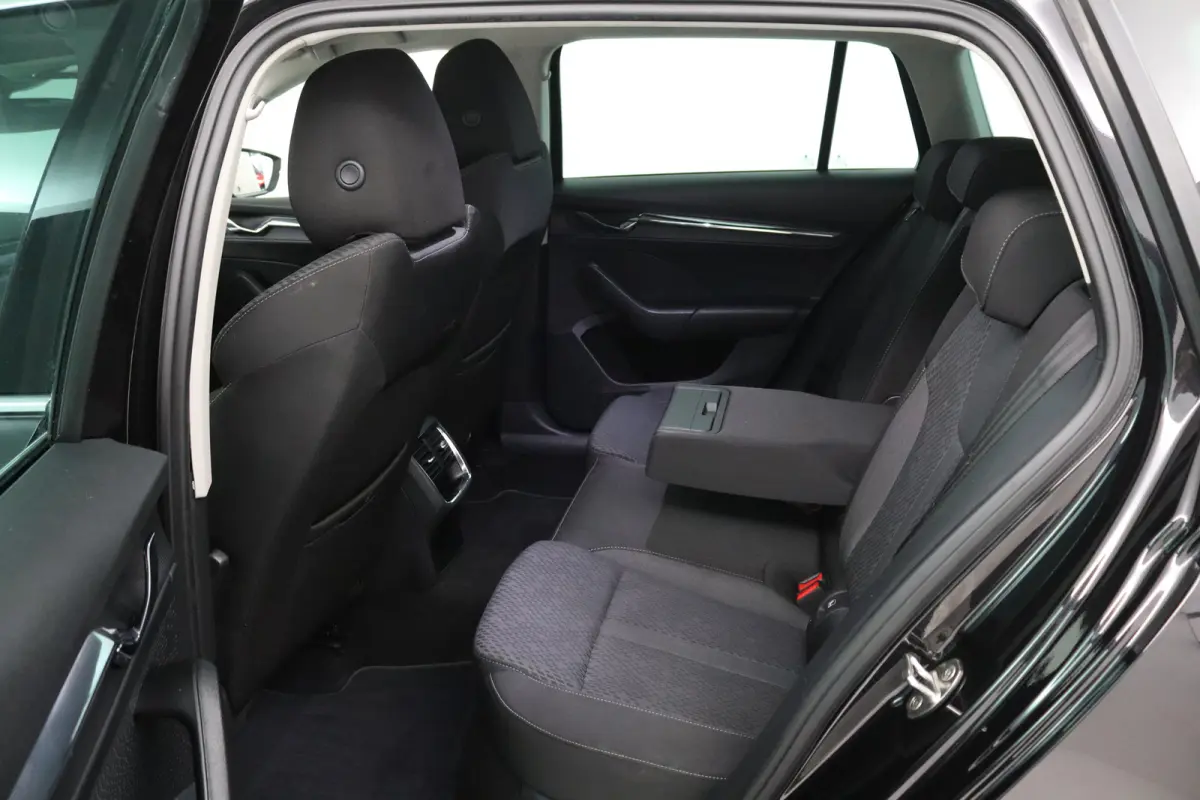 1.5 e-TSI Business Edition Plus (TREKHAAK, STOELVERWARMING, SFEERVERLICHTING, CAMERA)