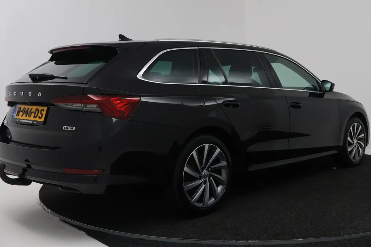 1.5 e-TSI Business Edition Plus (TREKHAAK, STOELVERWARMING, SFEERVERLICHTING, CAMERA)