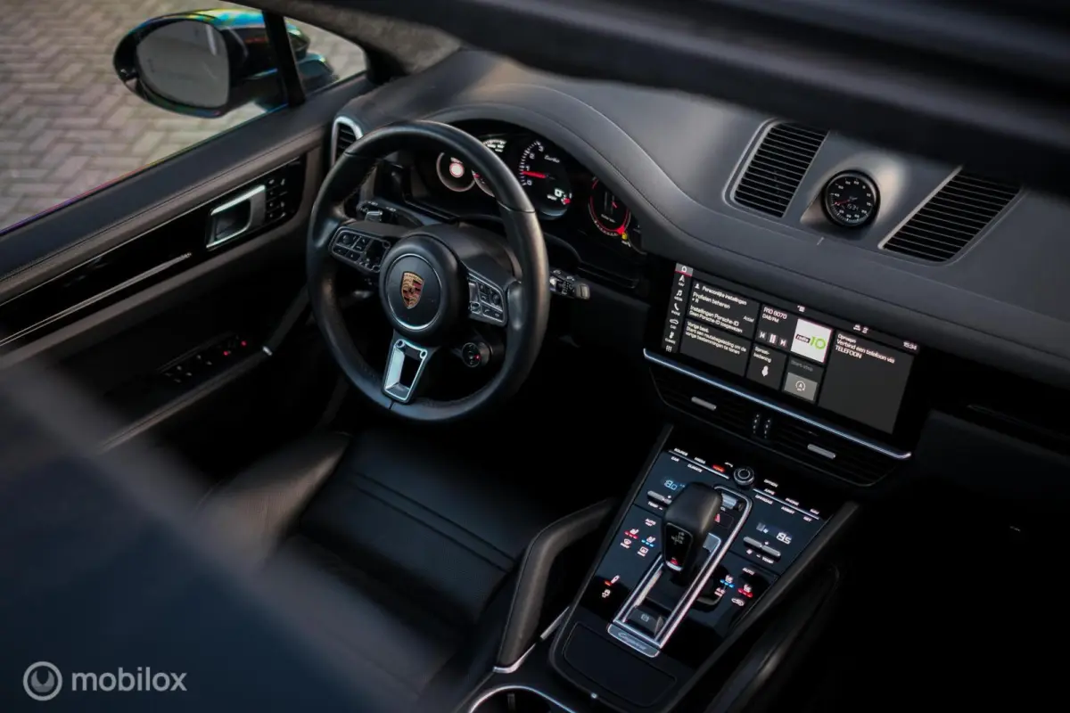 4.0 Turbo 550 pk | PDLS+ | PSCB | Sport Chrono + | Alcantara | Trekhaak | Panorama | Softclose | dubbel glas |