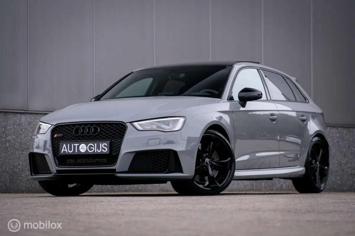 RS3 2.5 TFSI RS3 quattro | Nardo Grey | Miltek | Camera | Schuifdak | Matrixled | Leder | Stoelverwarming |