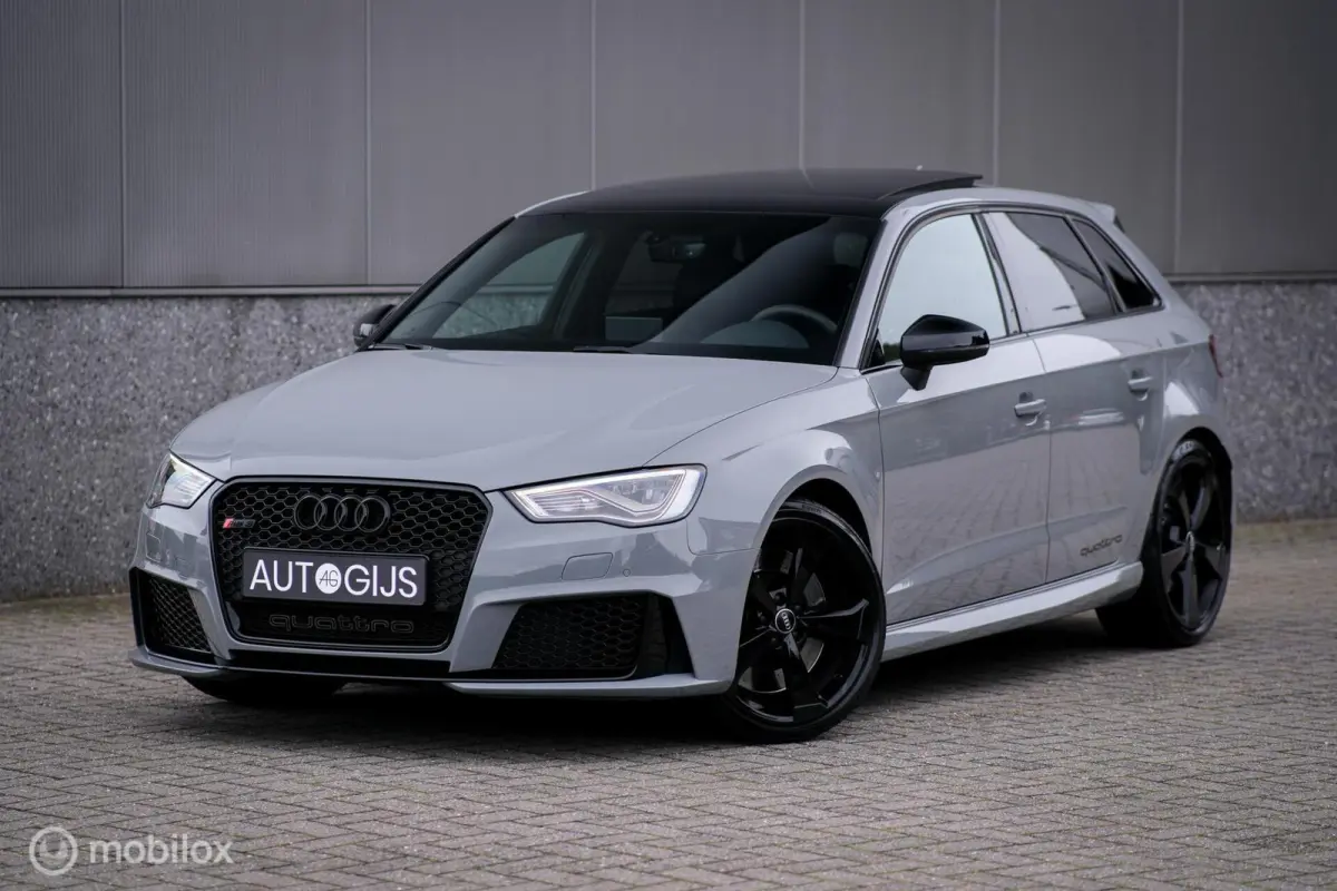 RS3 2.5 TFSI RS3 quattro | Nardo Grey | Miltek | Camera | Schuifdak | Matrixled | Leder | Stoelverwarming |