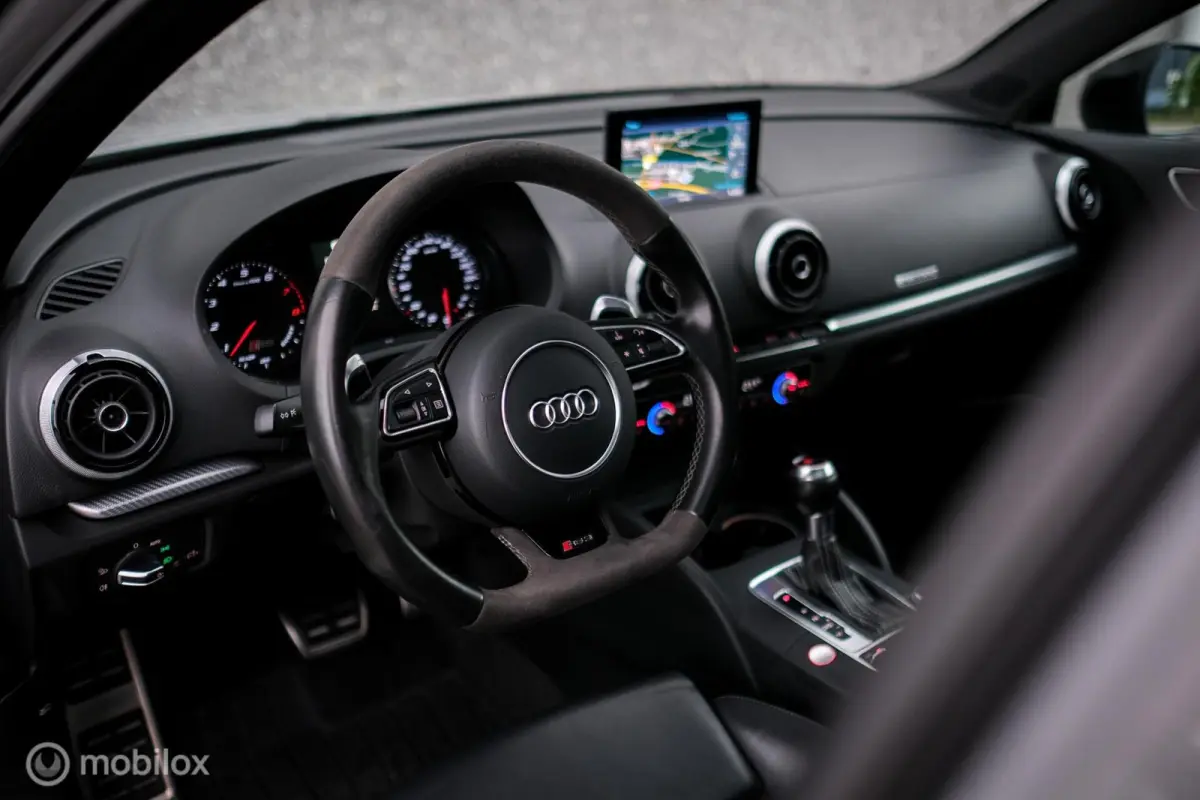 RS3 2.5 TFSI RS3 quattro | Nardo Grey | Miltek | Camera | Schuifdak | Matrixled | Leder | Stoelverwarming |