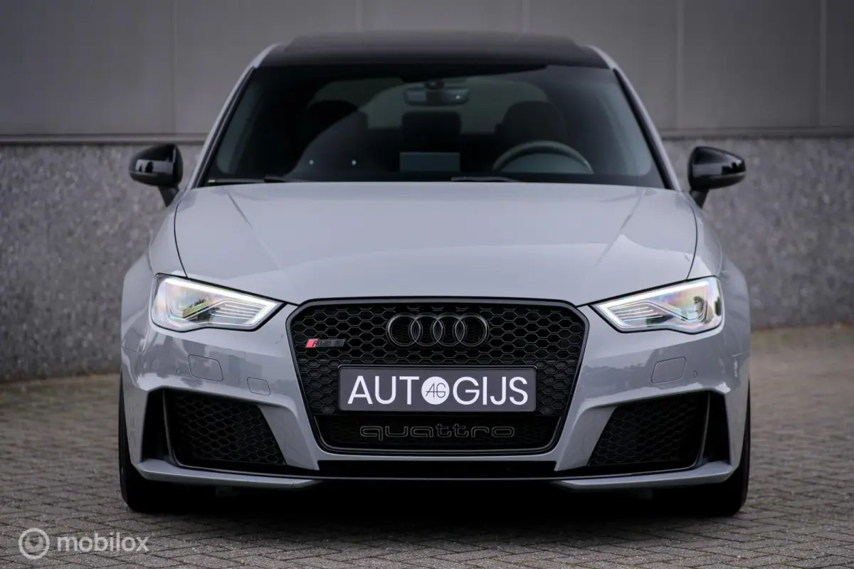 RS3 2.5 TFSI RS3 quattro | Nardo Grey | Miltek | Camera | Schuifdak | Matrixled | Leder | Stoelverwarming |