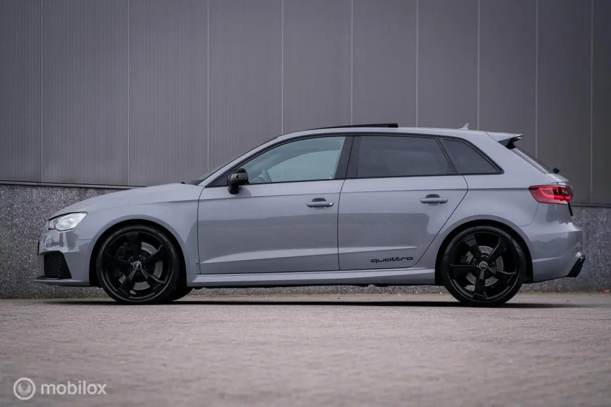 RS3 2.5 TFSI RS3 quattro | Nardo Grey | Miltek | Camera | Schuifdak | Matrixled | Leder | Stoelverwarming |