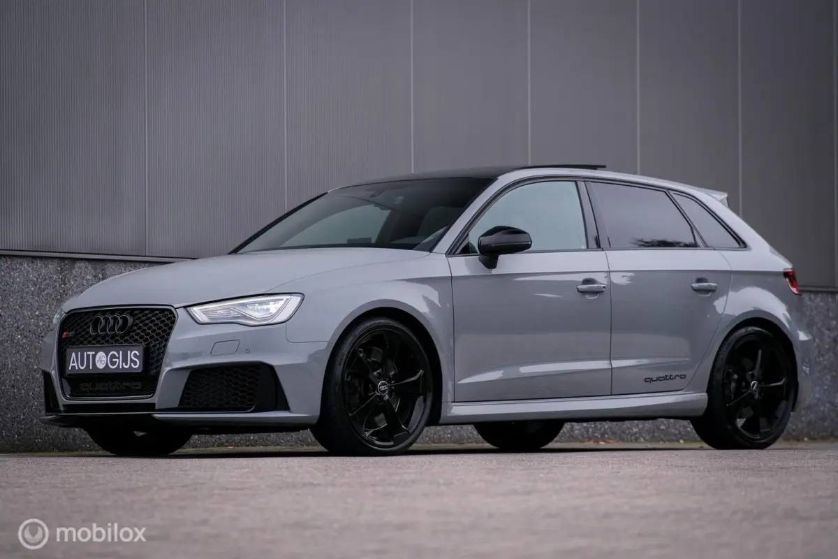 RS3 2.5 TFSI RS3 quattro | Nardo Grey | Miltek | Camera | Schuifdak | Matrixled | Leder | Stoelverwarming |