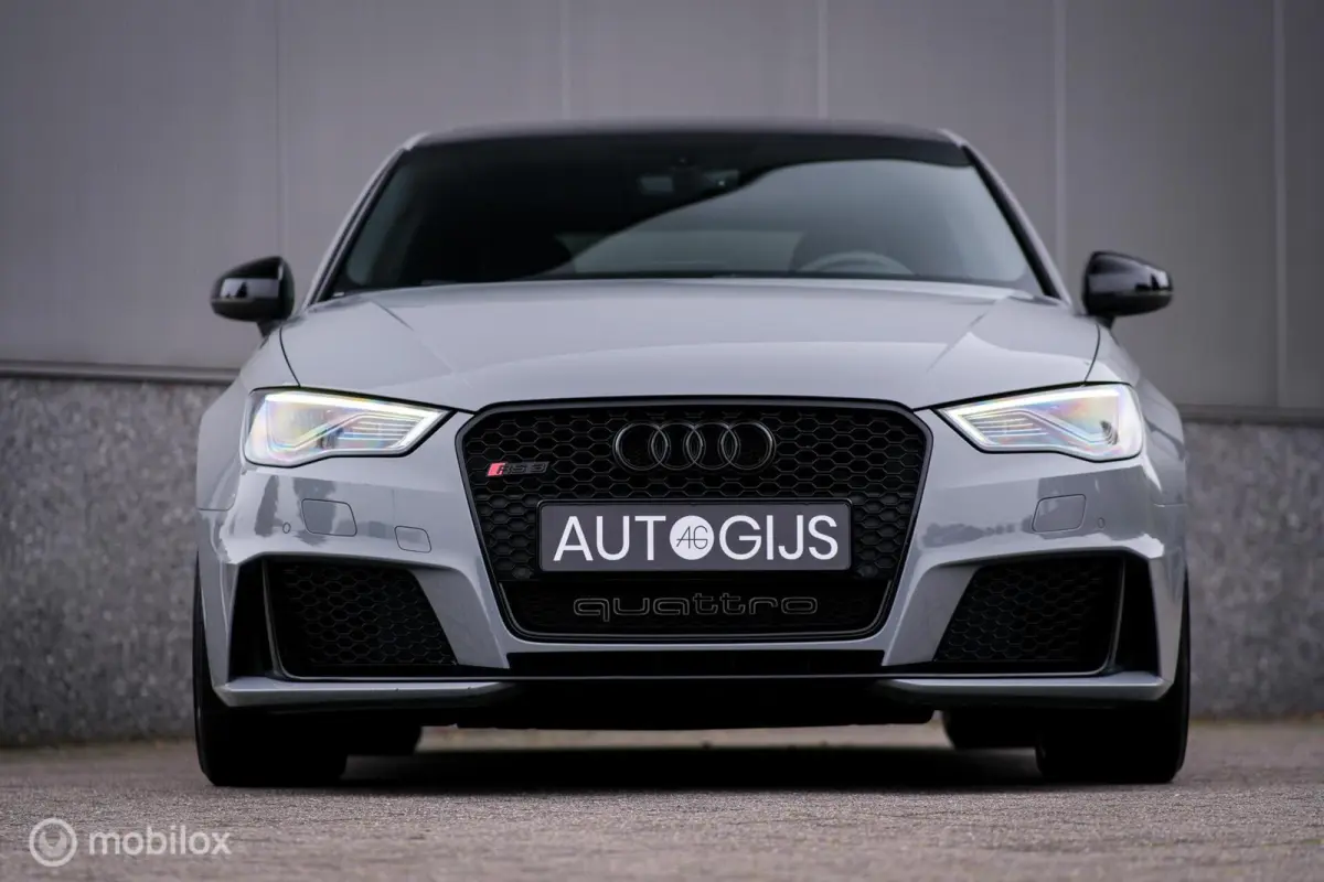 RS3 2.5 TFSI RS3 quattro | Nardo Grey | Miltek | Camera | Schuifdak | Matrixled | Leder | Stoelverwarming |