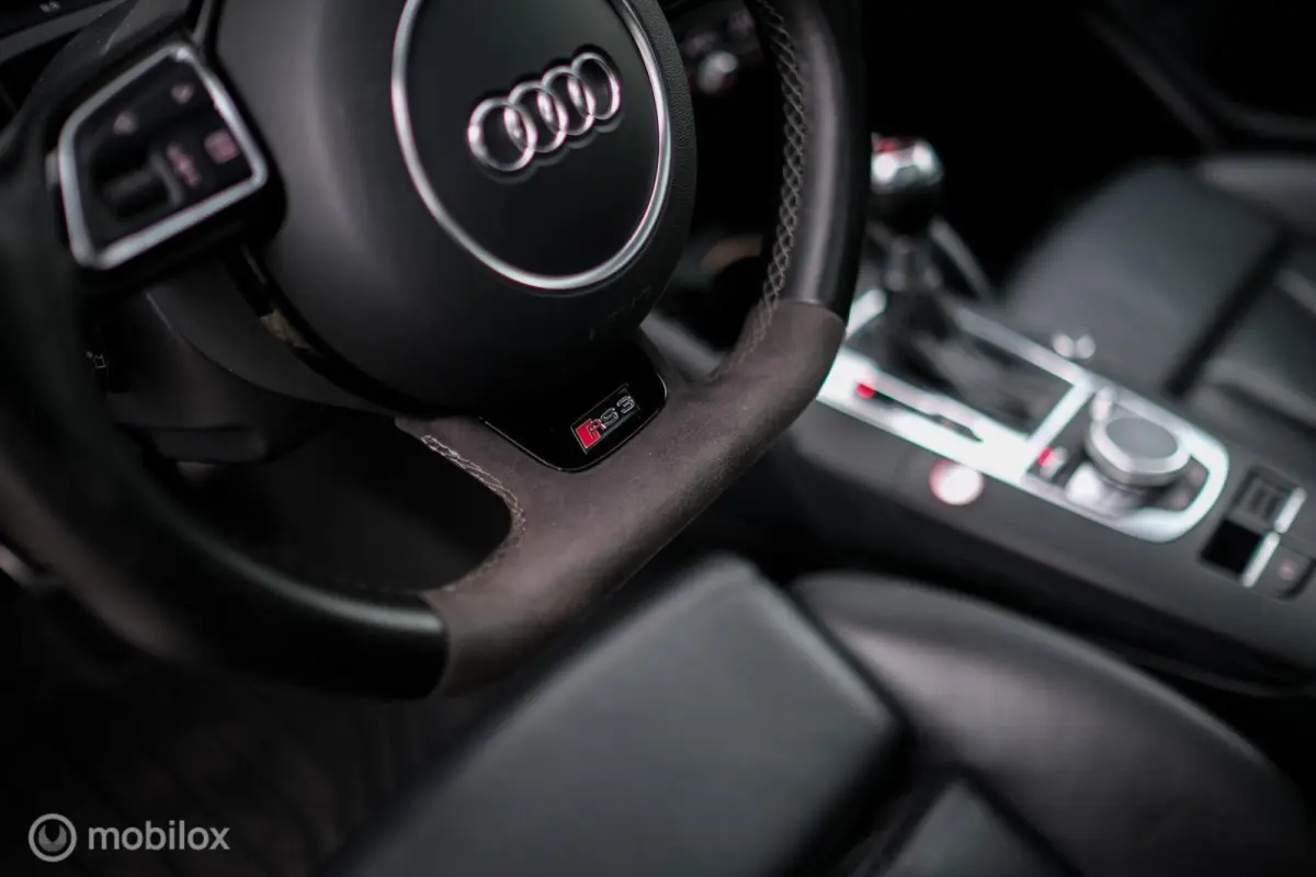 RS3 2.5 TFSI RS3 quattro | Nardo Grey | Miltek | Camera | Schuifdak | Matrixled | Leder | Stoelverwarming |