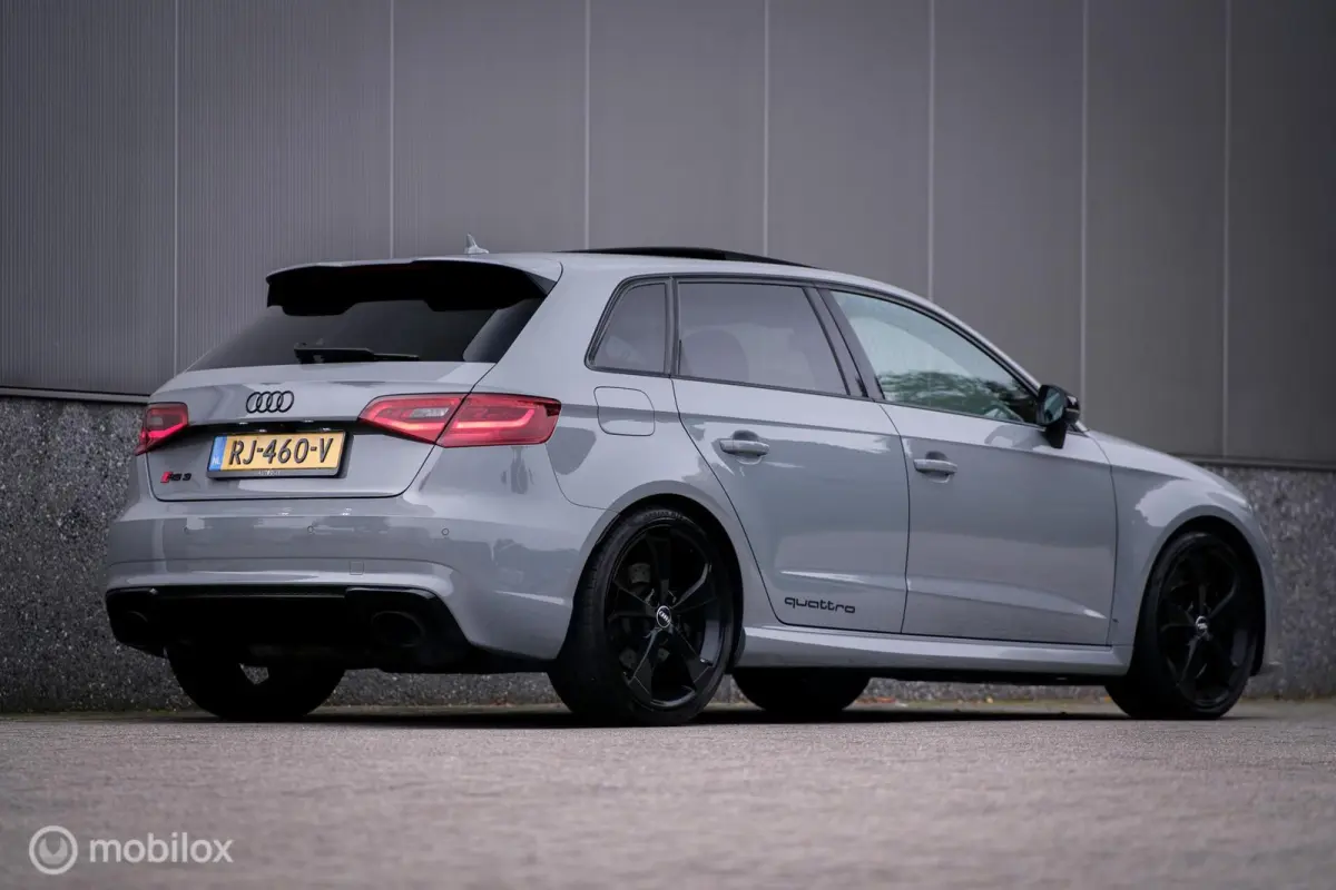 RS3 2.5 TFSI RS3 quattro | Nardo Grey | Miltek | Camera | Schuifdak | Matrixled | Leder | Stoelverwarming |