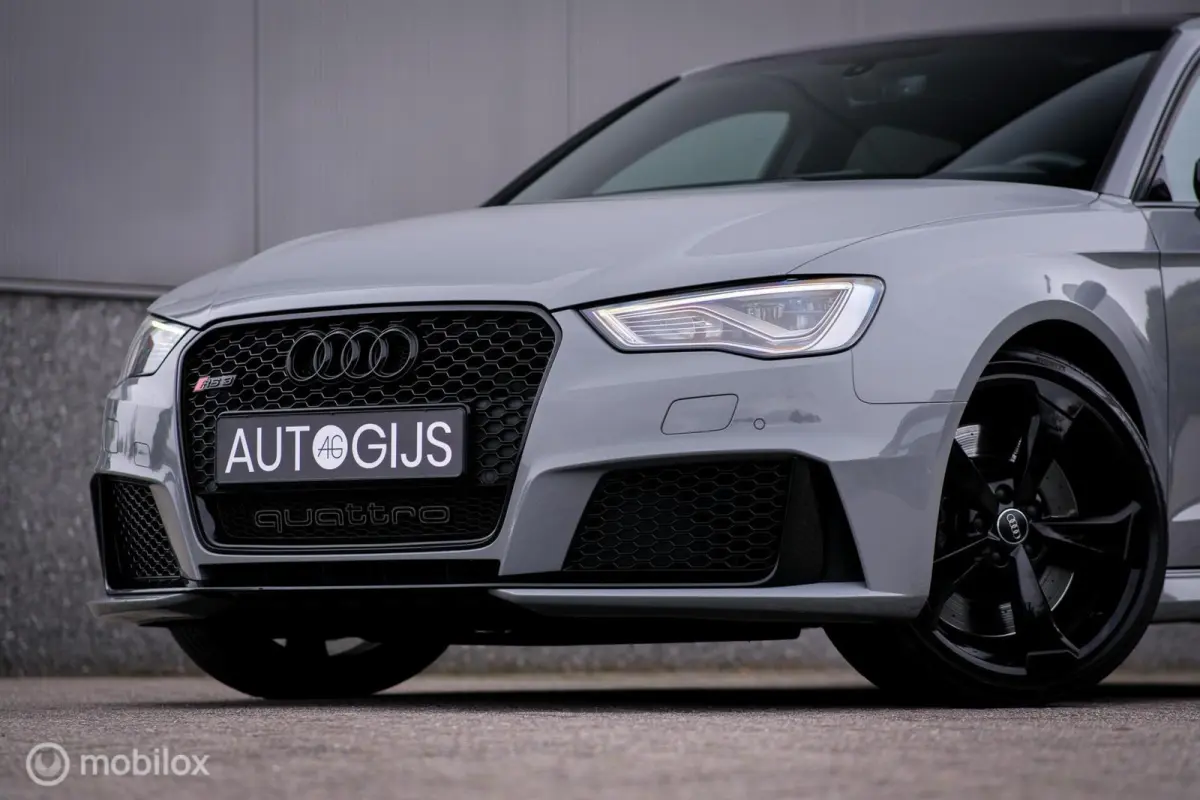 RS3 2.5 TFSI RS3 quattro | Nardo Grey | Miltek | Camera | Schuifdak | Matrixled | Leder | Stoelverwarming |