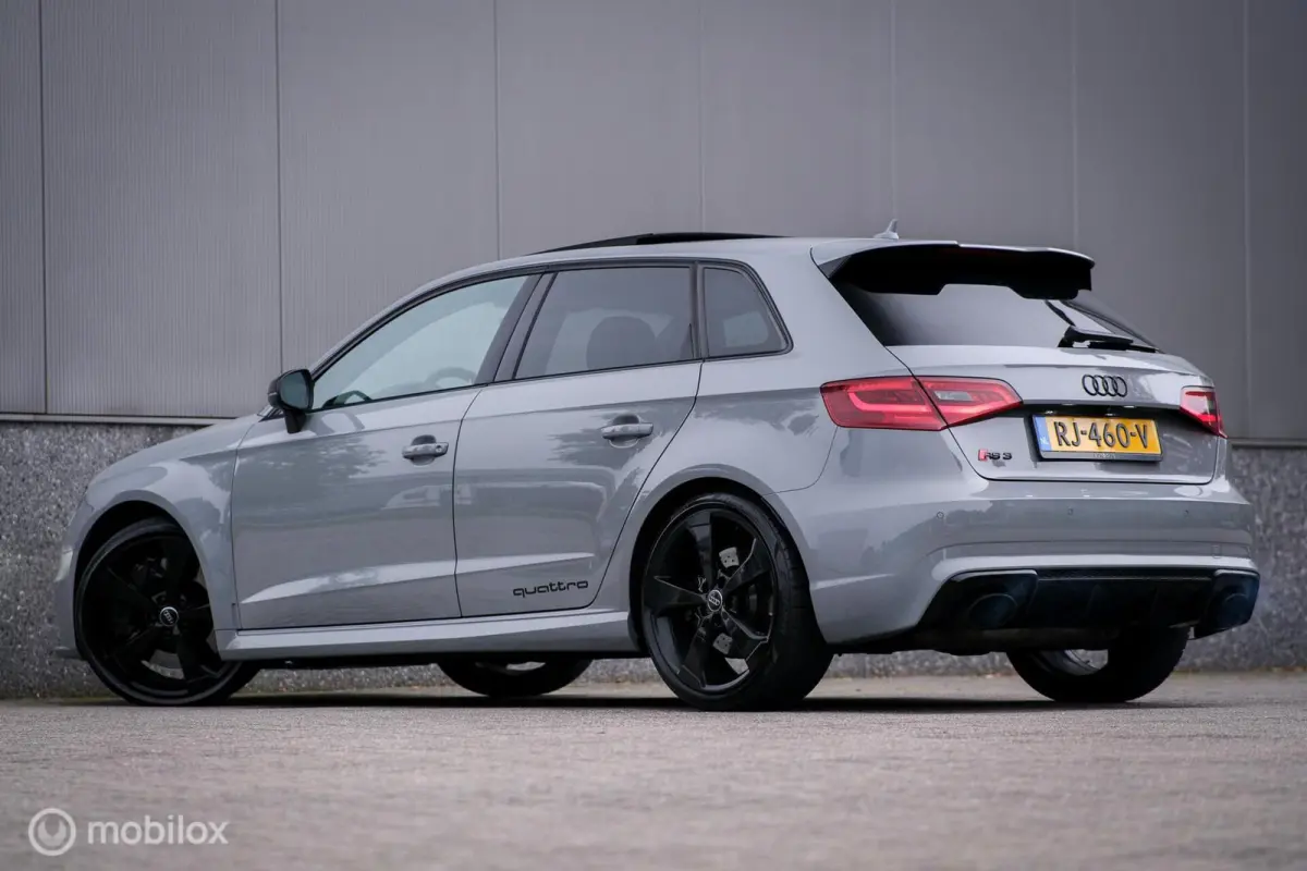RS3 2.5 TFSI RS3 quattro | Nardo Grey | Miltek | Camera | Schuifdak | Matrixled | Leder | Stoelverwarming |