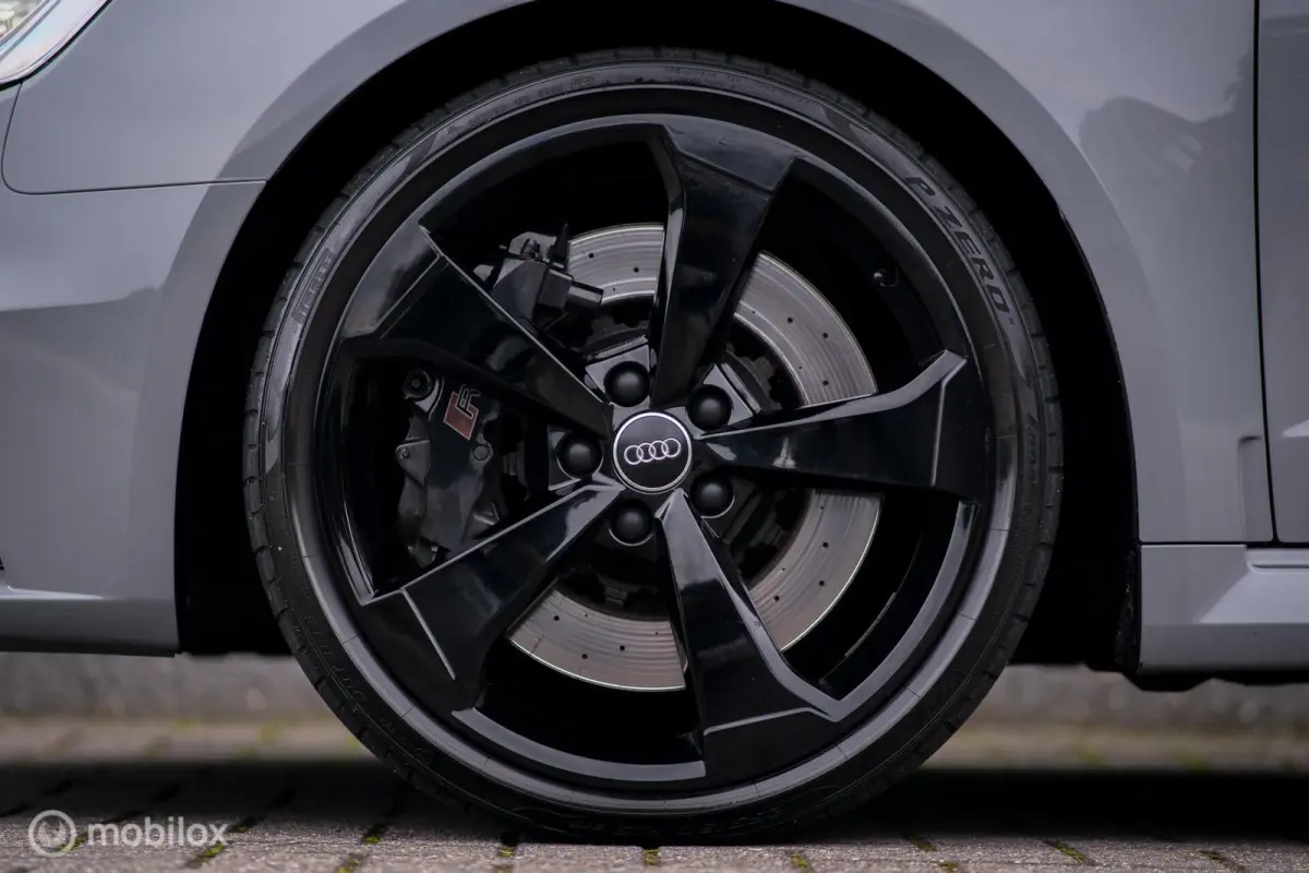 RS3 2.5 TFSI RS3 quattro | Nardo Grey | Miltek | Camera | Schuifdak | Matrixled | Leder | Stoelverwarming |