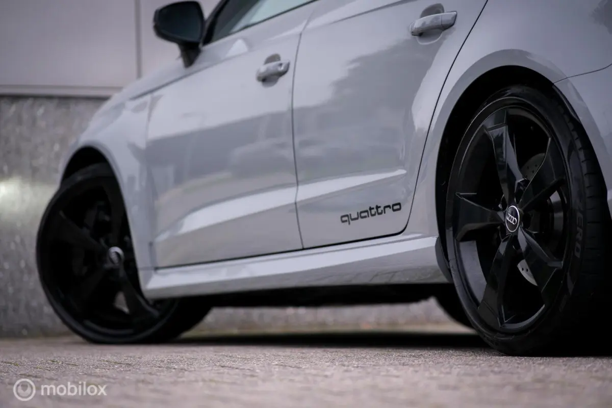 RS3 2.5 TFSI RS3 quattro | Nardo Grey | Miltek | Camera | Schuifdak | Matrixled | Leder | Stoelverwarming |