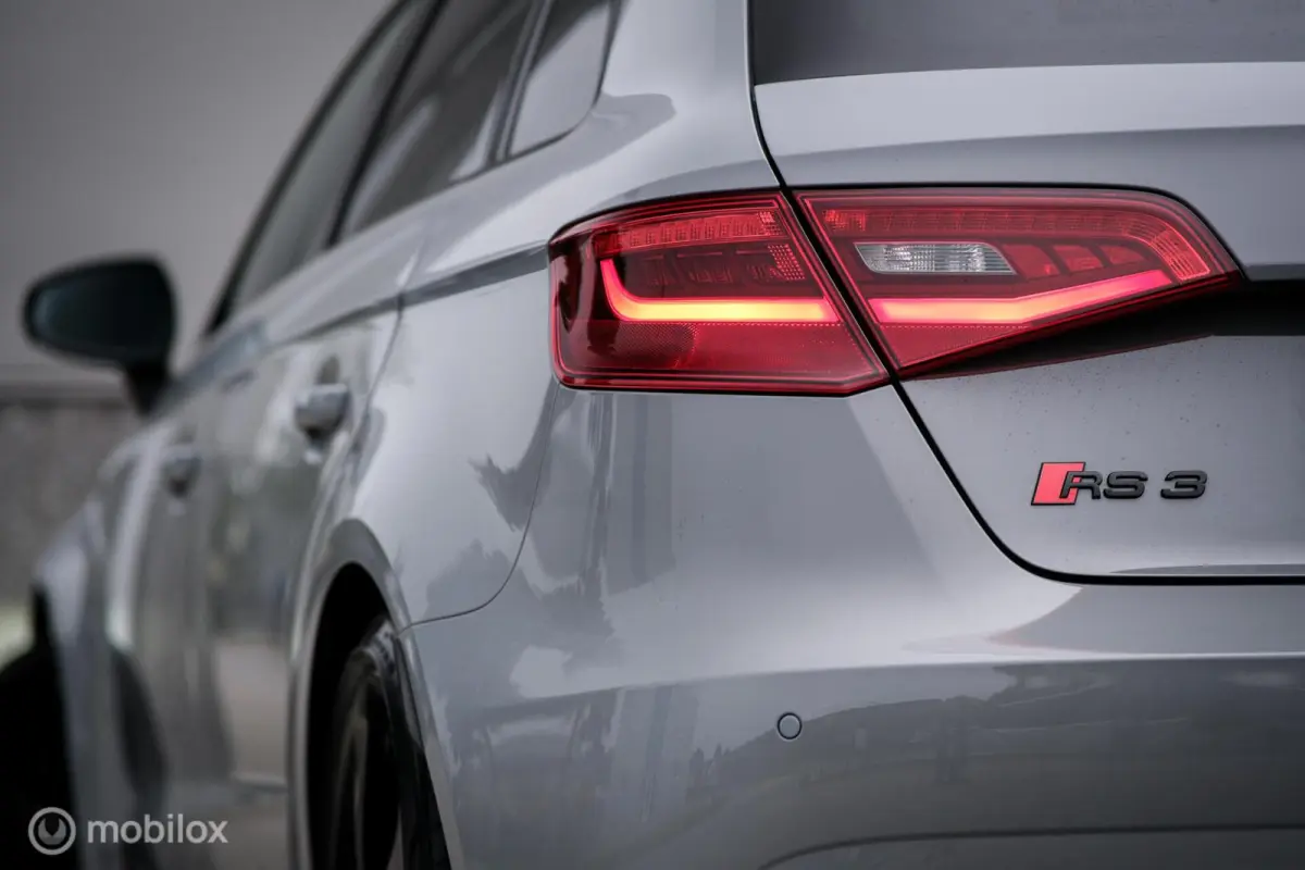 RS3 2.5 TFSI RS3 quattro | Nardo Grey | Miltek | Camera | Schuifdak | Matrixled | Leder | Stoelverwarming |
