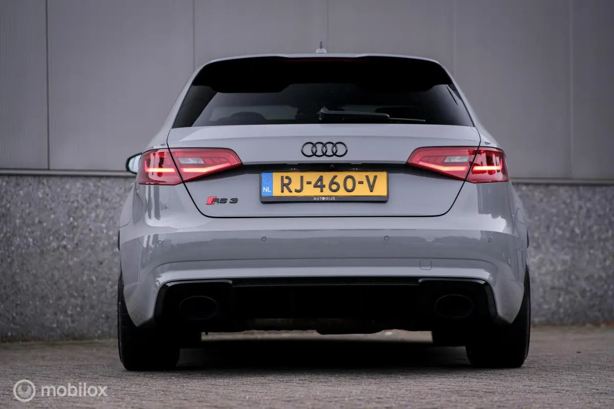 RS3 2.5 TFSI RS3 quattro | Nardo Grey | Miltek | Camera | Schuifdak | Matrixled | Leder | Stoelverwarming |