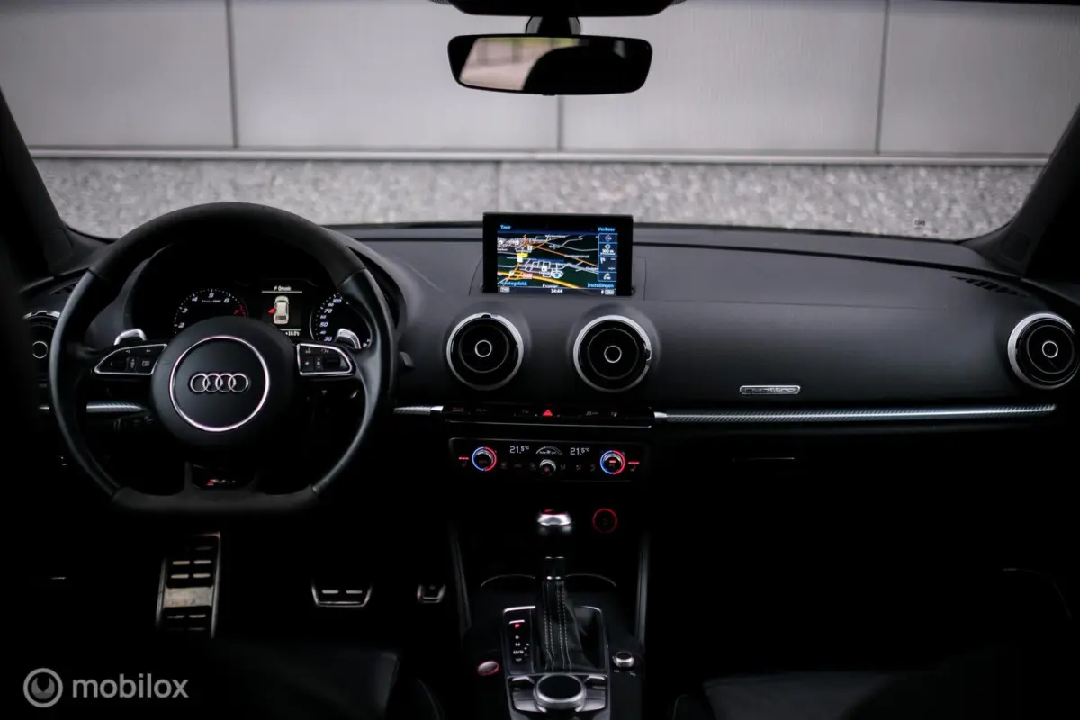 RS3 2.5 TFSI RS3 quattro | Nardo Grey | Miltek | Camera | Schuifdak | Matrixled | Leder | Stoelverwarming |