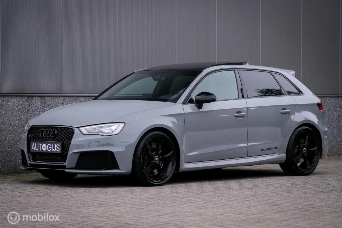 RS3 2.5 TFSI RS3 quattro | Nardo Grey | Miltek | Camera | Schuifdak | Matrixled | Leder | Stoelverwarming |