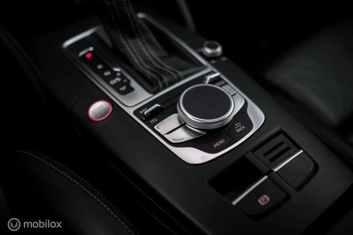 RS3 2.5 TFSI RS3 quattro | Nardo Grey | Miltek | Camera | Schuifdak | Matrixled | Leder | Stoelverwarming |