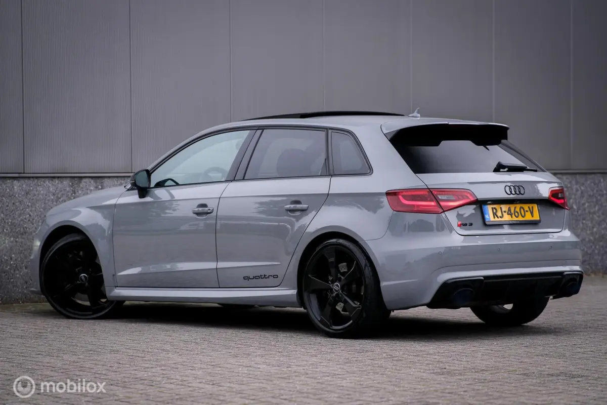 RS3 2.5 TFSI RS3 quattro | Nardo Grey | Miltek | Camera | Schuifdak | Matrixled | Leder | Stoelverwarming |