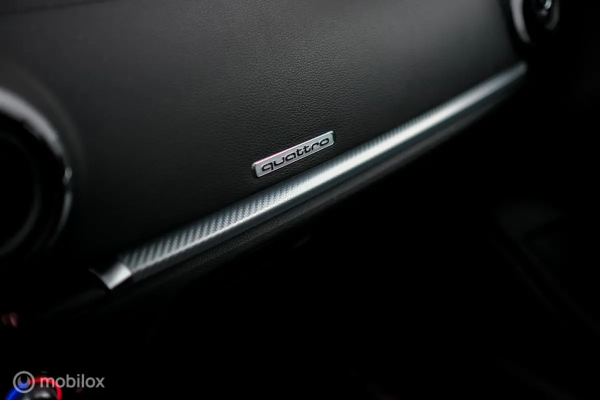 RS3 2.5 TFSI RS3 quattro | Nardo Grey | Miltek | Camera | Schuifdak | Matrixled | Leder | Stoelverwarming |