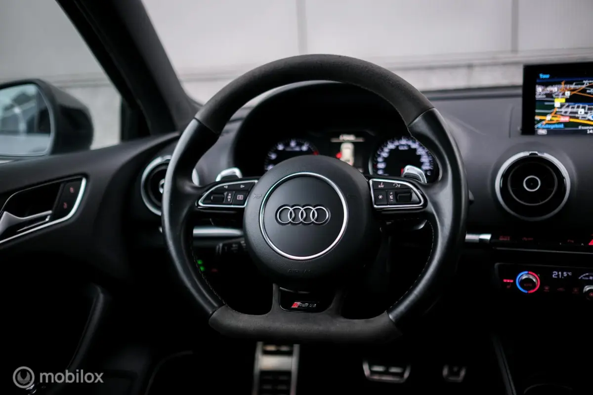 RS3 2.5 TFSI RS3 quattro | Nardo Grey | Miltek | Camera | Schuifdak | Matrixled | Leder | Stoelverwarming |