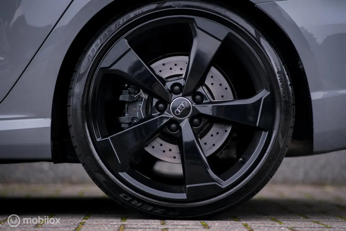 RS3 2.5 TFSI RS3 quattro | Nardo Grey | Miltek | Camera | Schuifdak | Matrixled | Leder | Stoelverwarming |