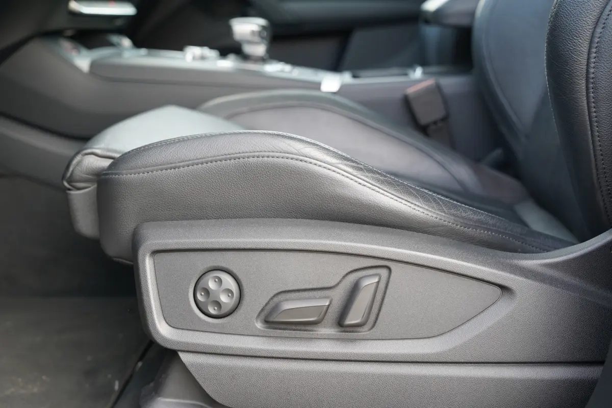 3.0 TFSI SQ5 quattro Pro Line Plus 355pk | Virtual Cockpit | Bang & Olufsen | Cruise control adaptief met stop&go | Dab | Elektrisch glazen panorama-dak | Head-up display | Lichtmetalen velg