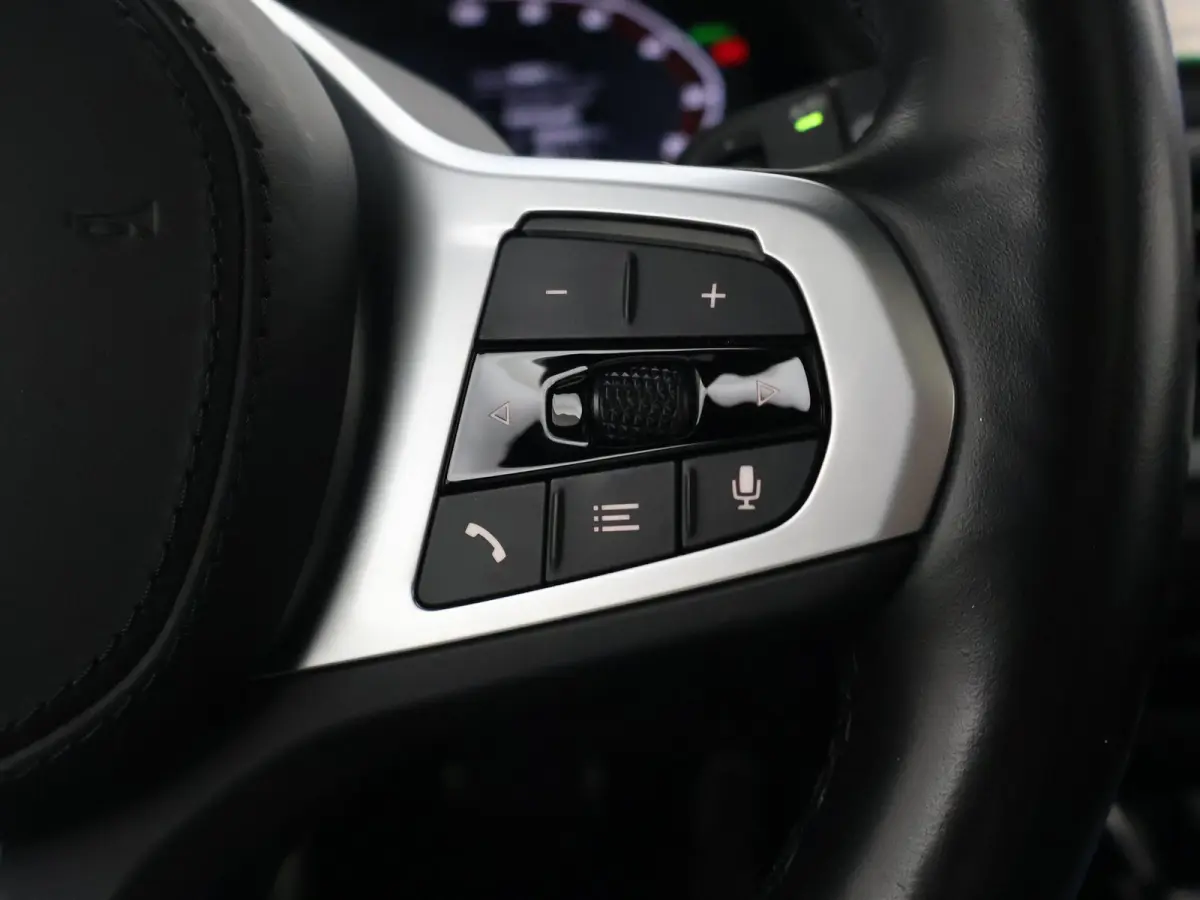 M-SPORT H.E. FACELIFT 80 kWh + 100% SOH!| HEAD-UP | 360 CAMERA | HK | PANORAMA